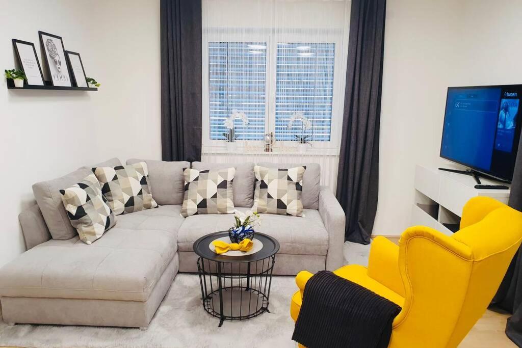 Leon Apartment Neu! Gemuetlichkeit An Erster Stelle Linz Luaran gambar